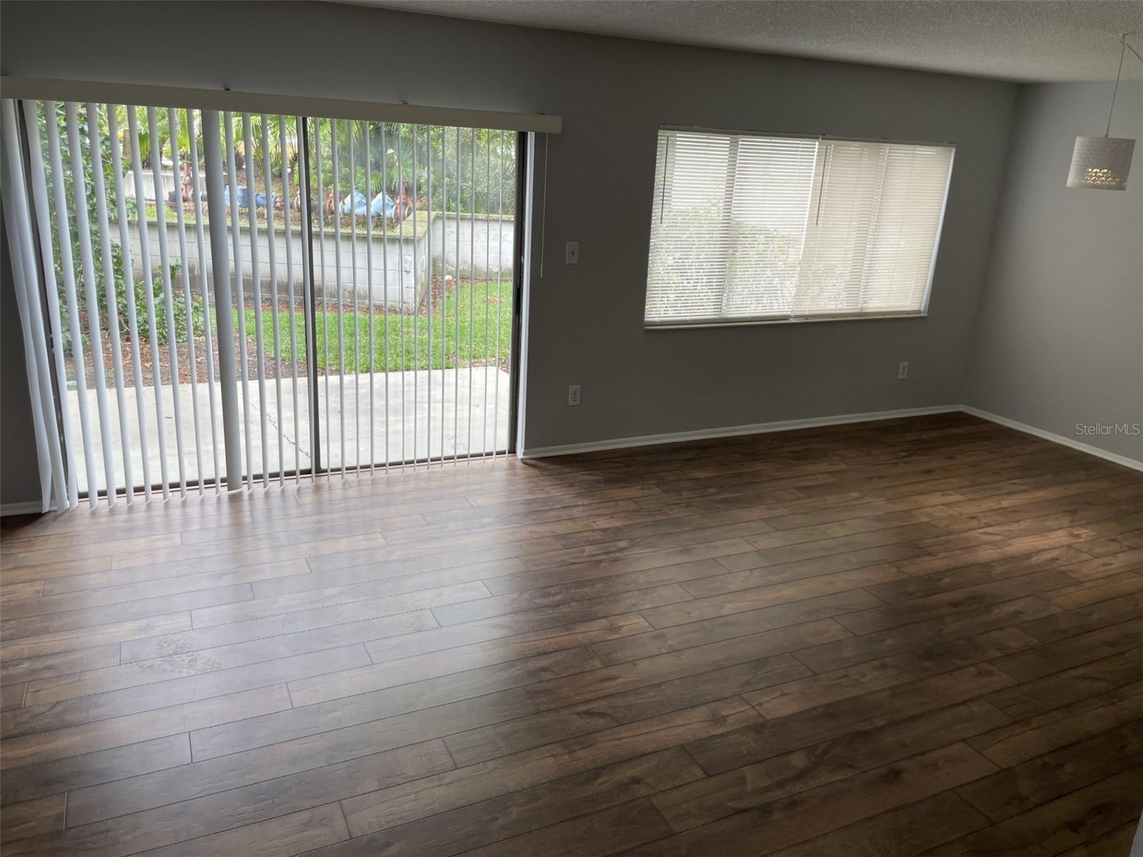 Image 7 of 22 For 5355 Vineland Rd.