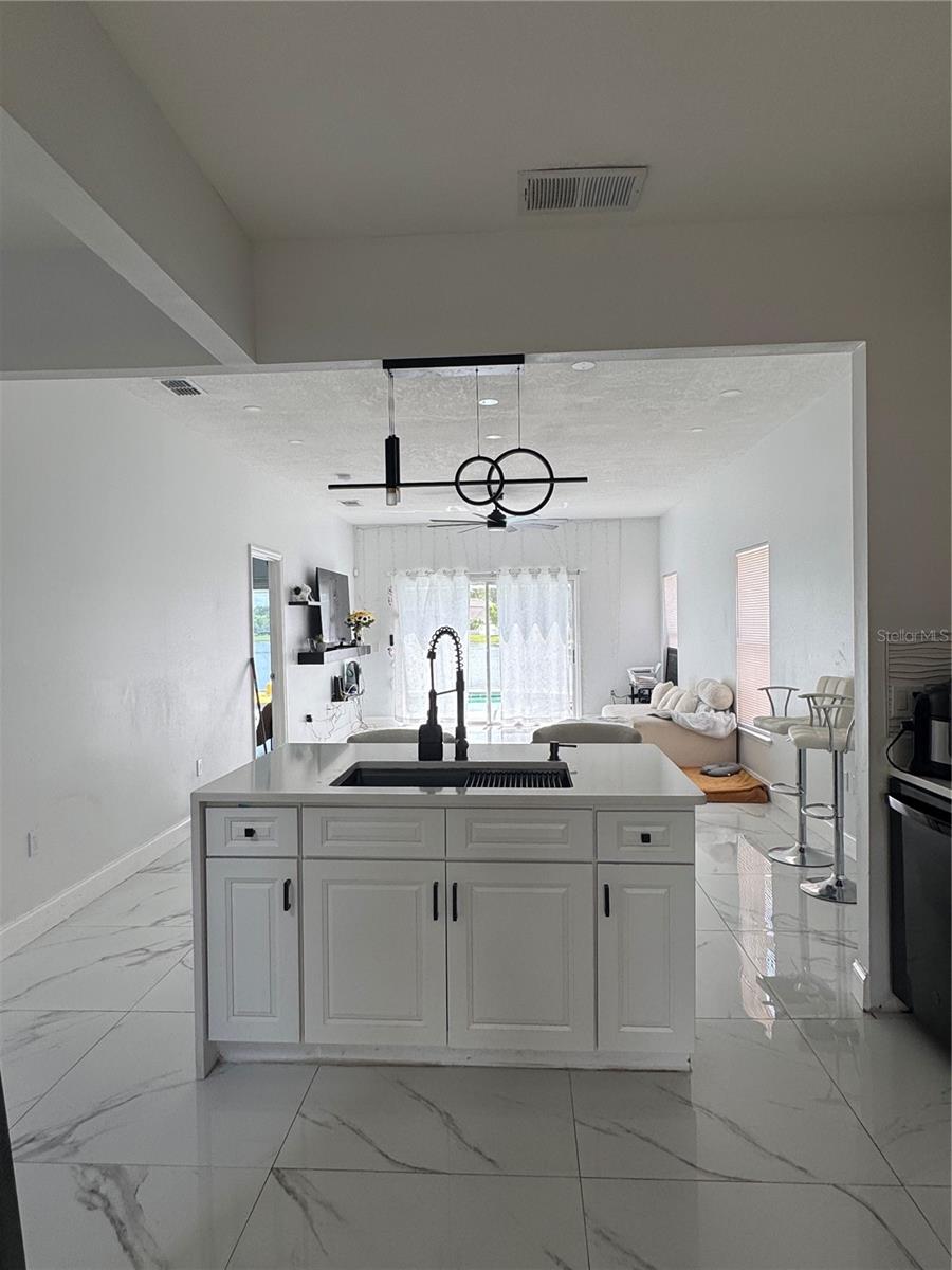 Image 10 of 42 For 2047 Meadow Pond Way
