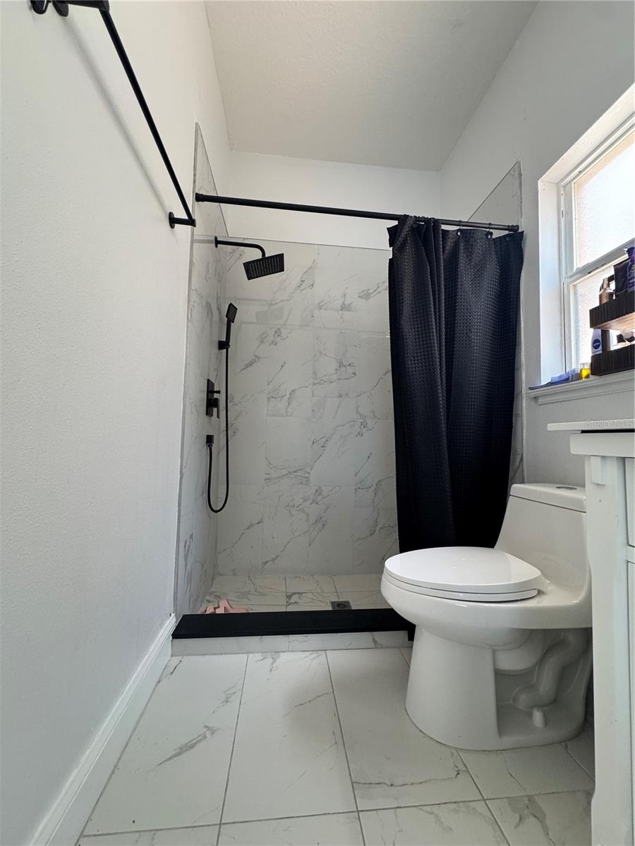 Image 17 of 42 For 2047 Meadow Pond Way