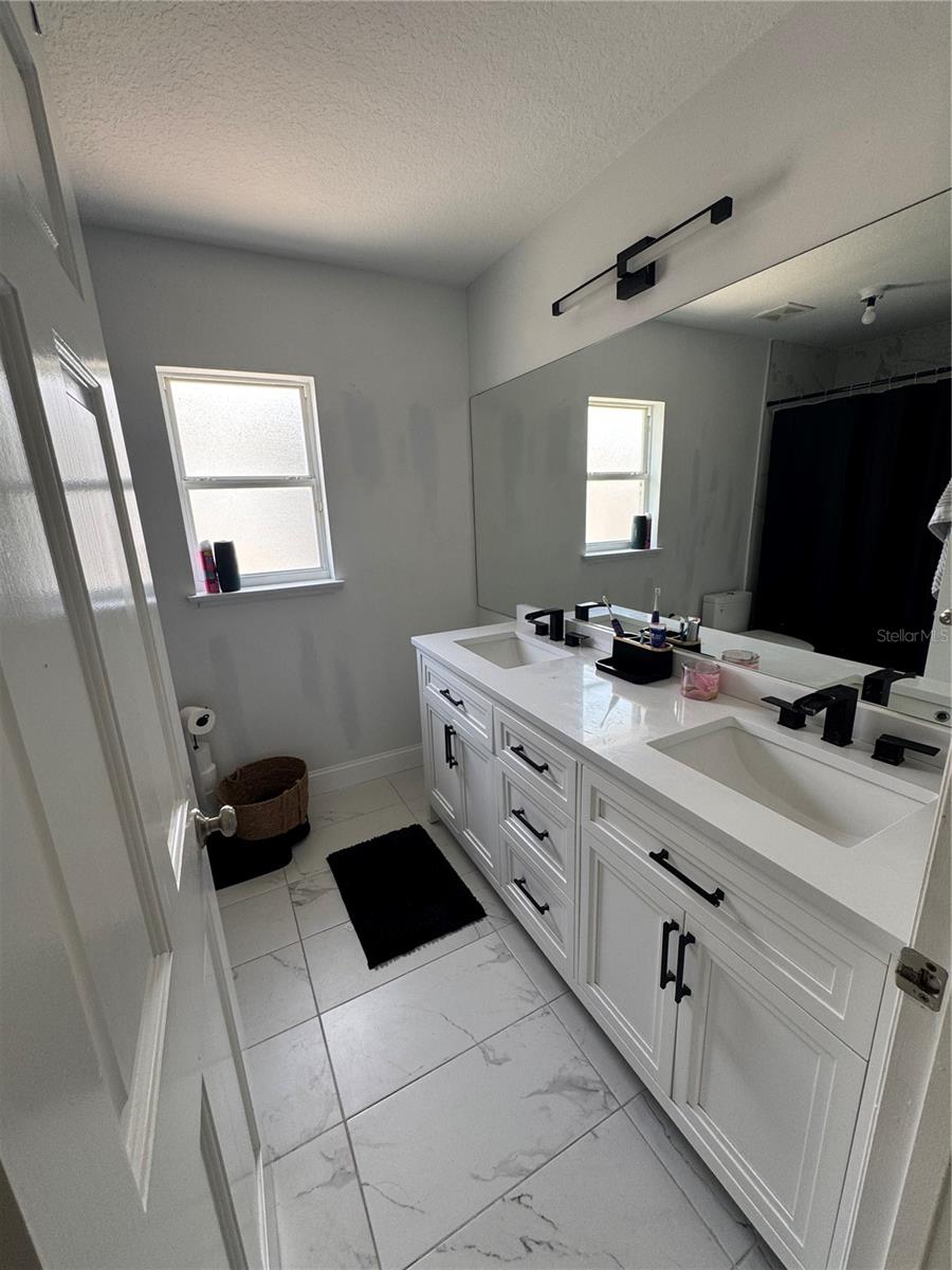 Image 24 of 42 For 2047 Meadow Pond Way