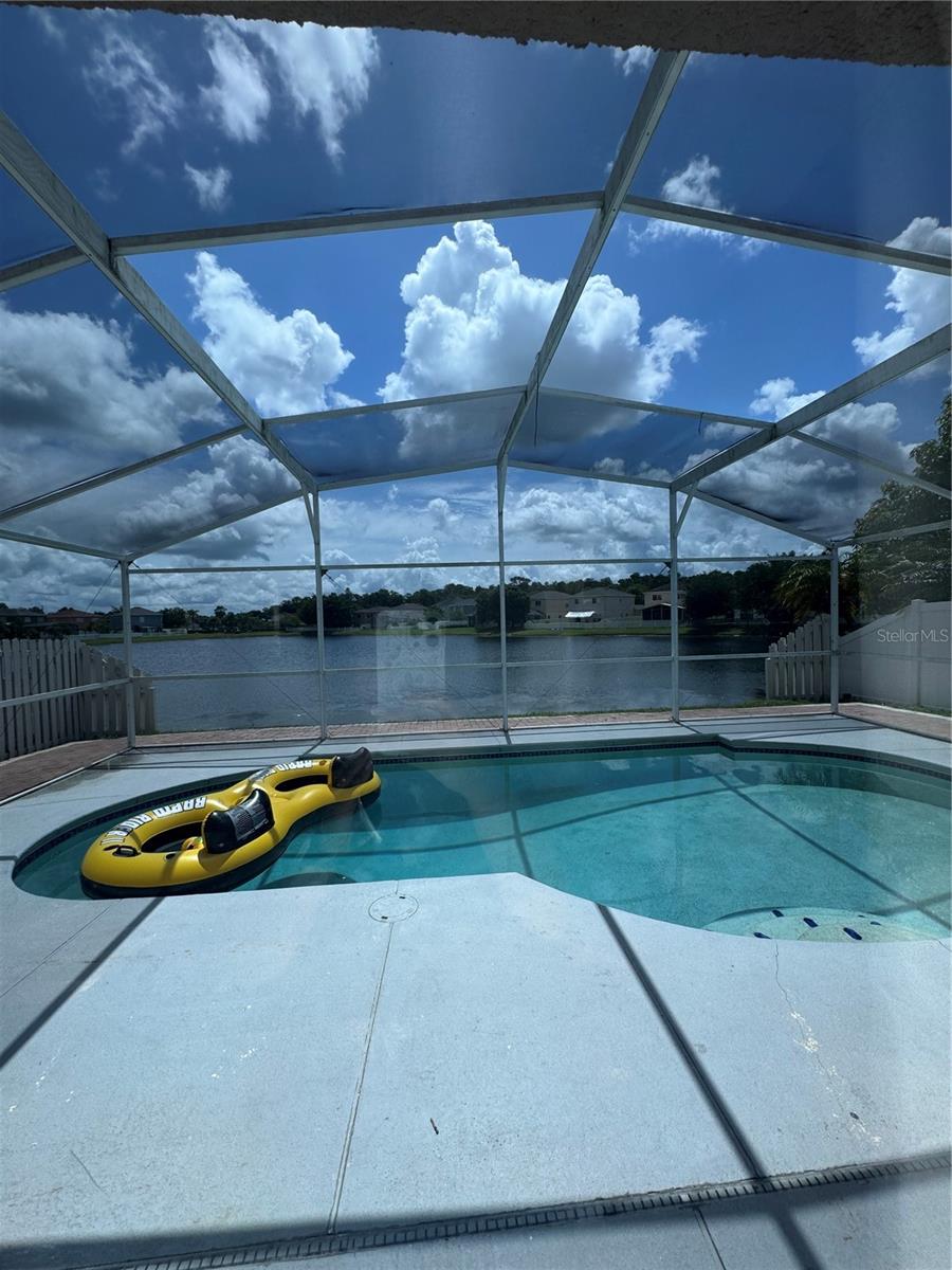Image 36 of 42 For 2047 Meadow Pond Way