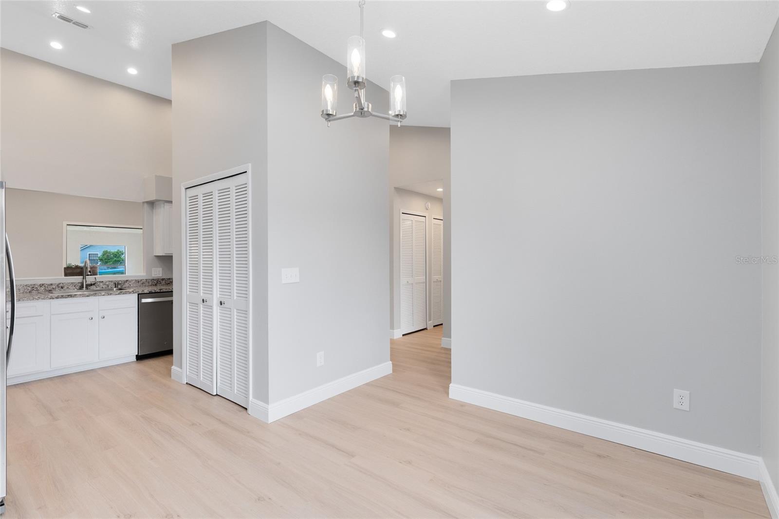 Image 10 of 37 For 109 Dresdan Court