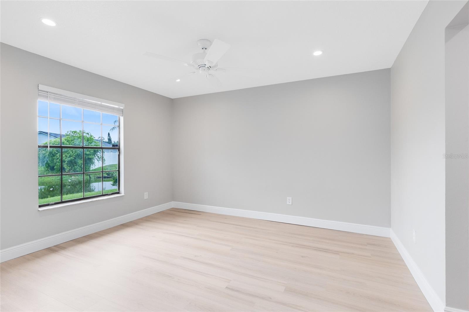Image 17 of 37 For 109 Dresdan Court
