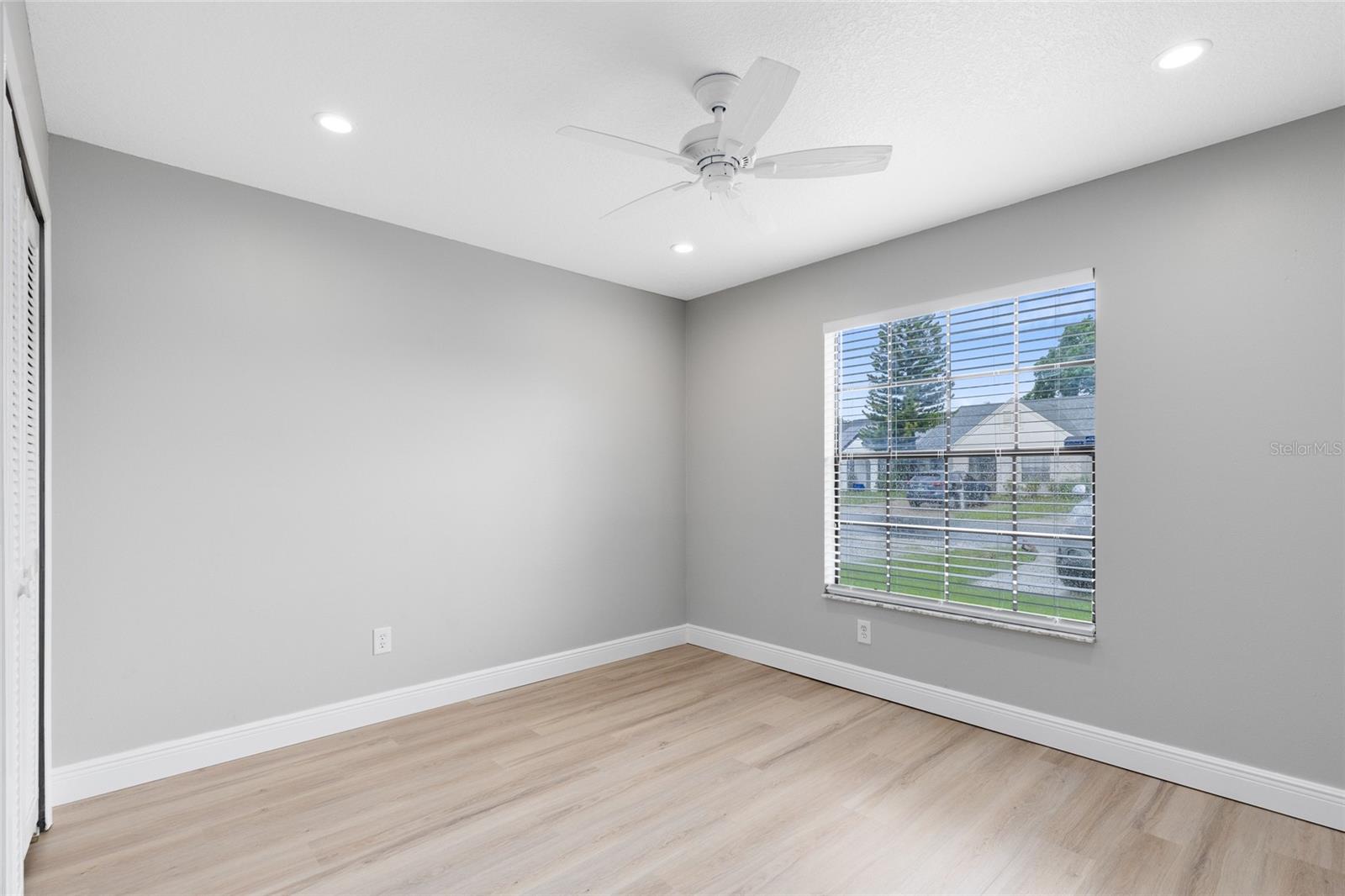 Image 23 of 37 For 109 Dresdan Court