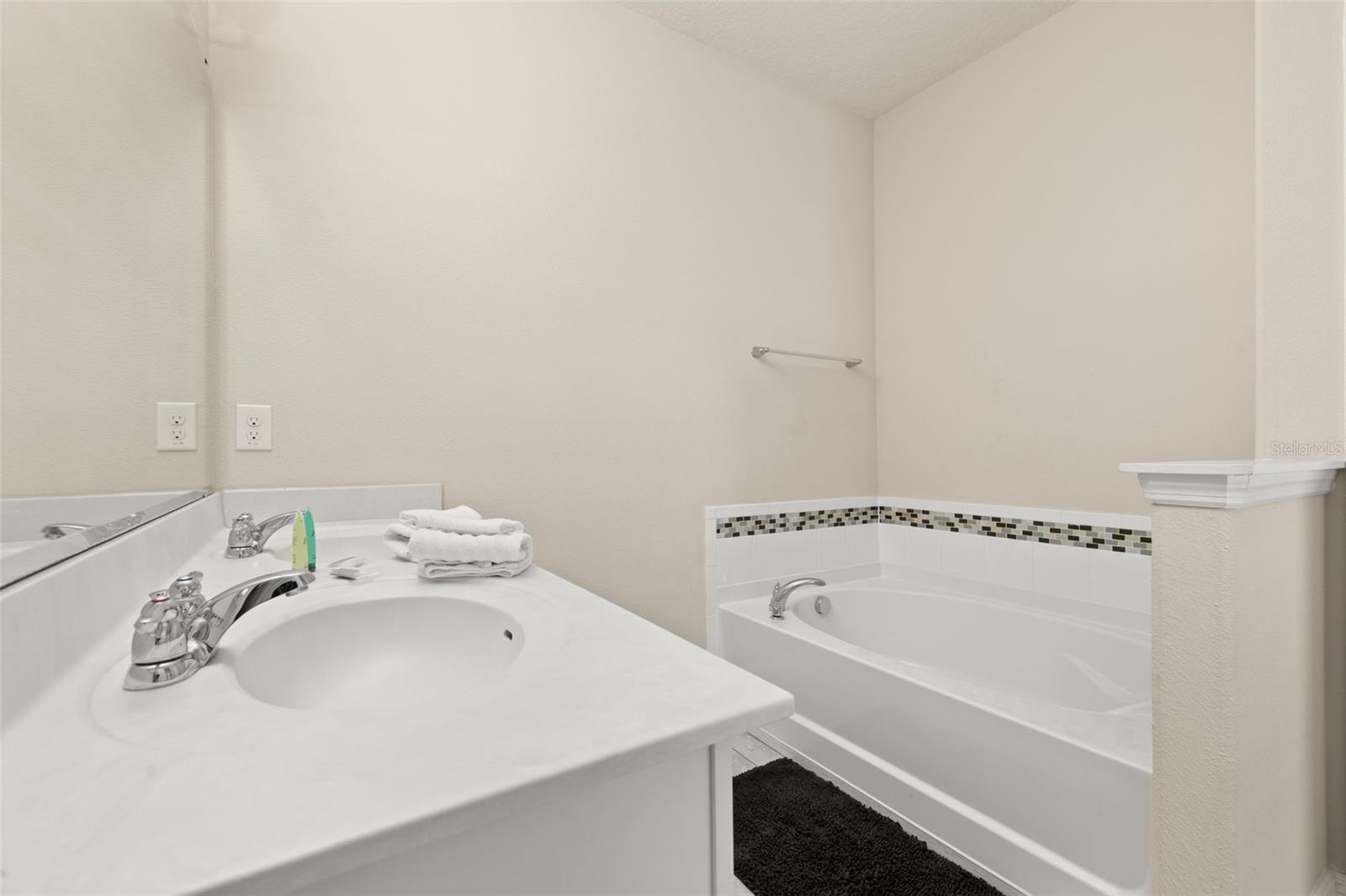 Image 17 of 69 For 5373 Oakbourne Avenue