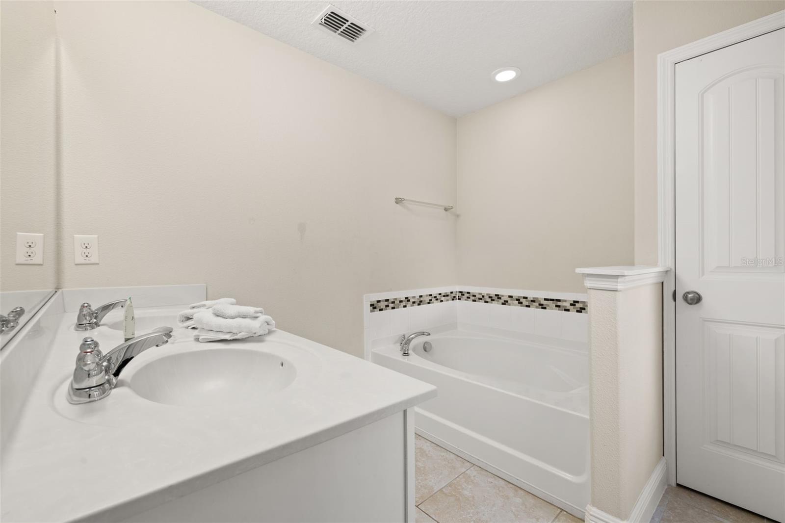 Image 34 of 69 For 5373 Oakbourne Avenue
