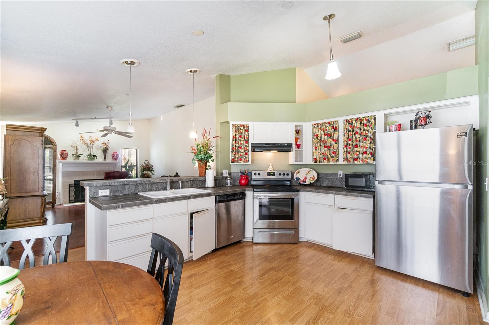 Image 11 of 30 For 923 Freshmeadow Court