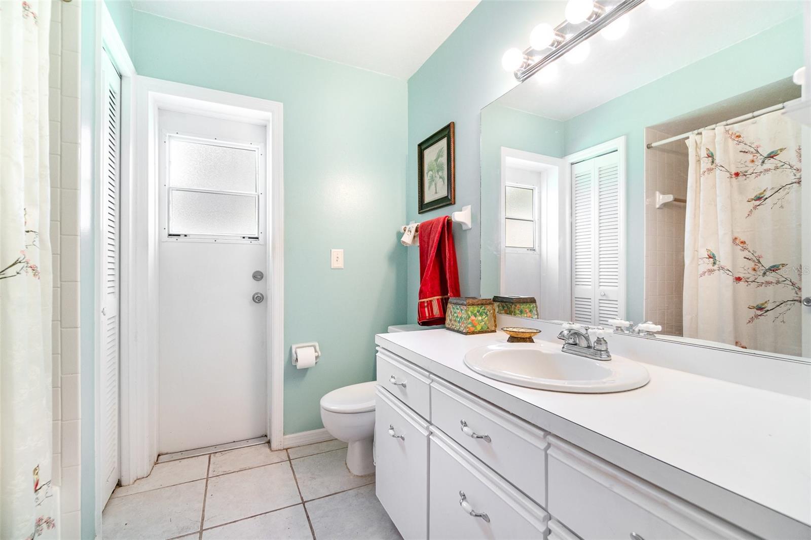 Image 25 of 30 For 923 Freshmeadow Court