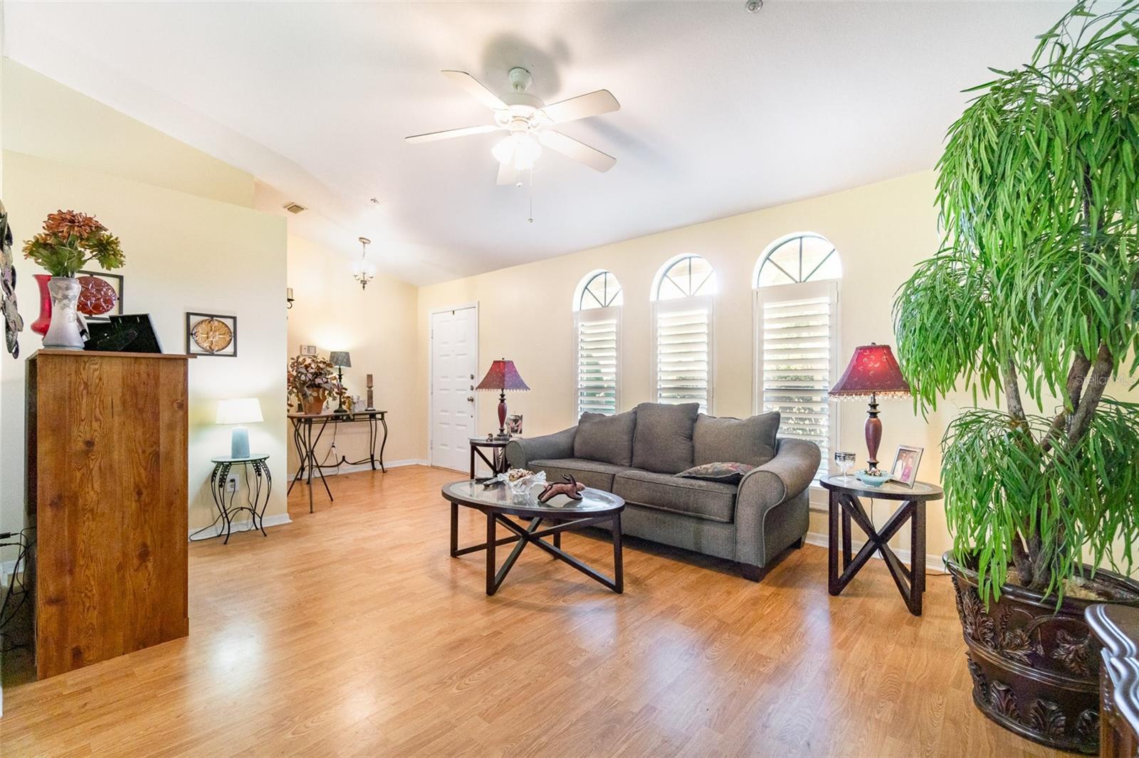 Image 5 of 30 For 923 Freshmeadow Court