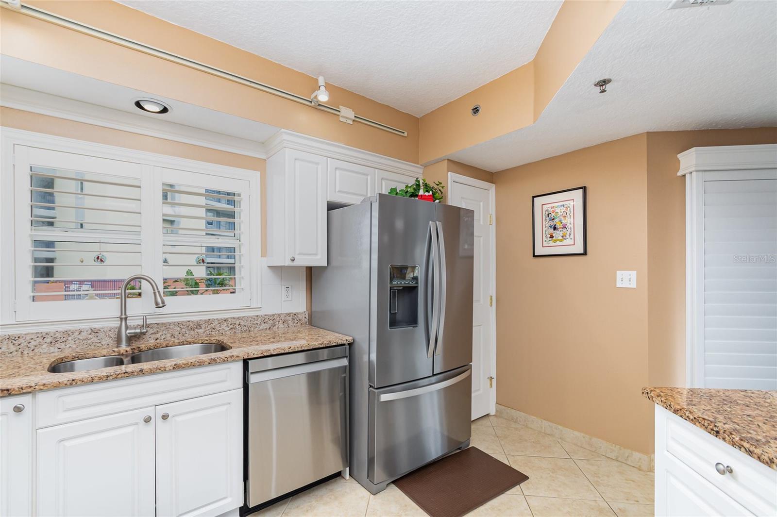 Image 12 of 30 For 5300 Atlantic Avenue 6-207