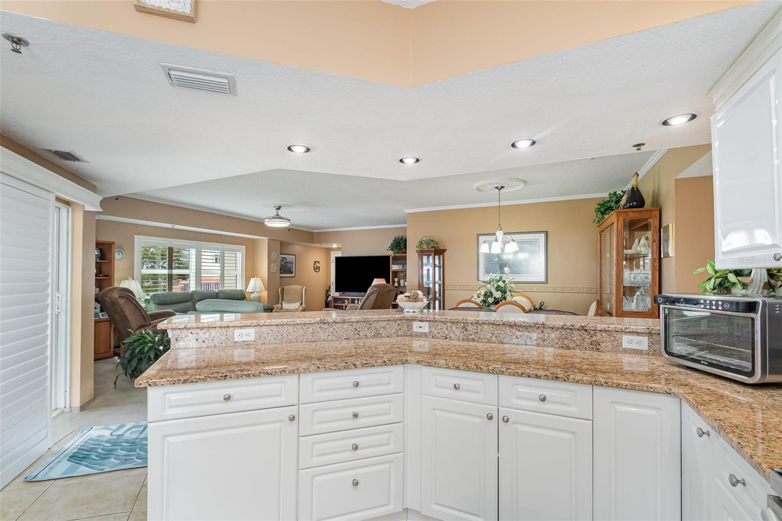 Image 13 of 30 For 5300 Atlantic Avenue 6-207
