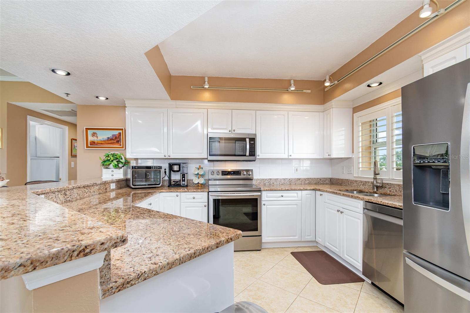 Image 14 of 30 For 5300 Atlantic Avenue 6-207
