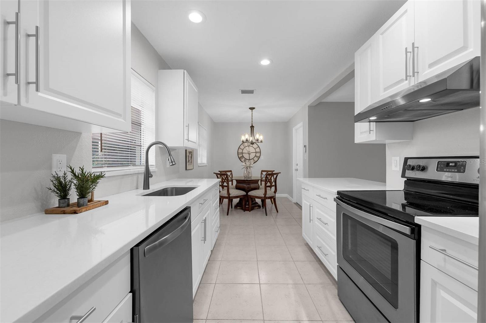 Image 11 of 31 For 654 Romano Avenue