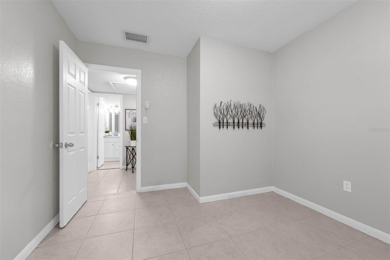 Image 19 of 31 For 654 Romano Avenue