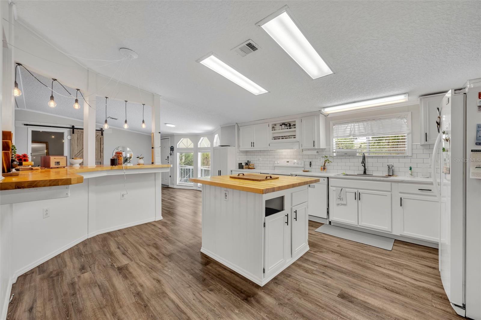Image 19 of 52 For 21141 Wolf Branch Road
