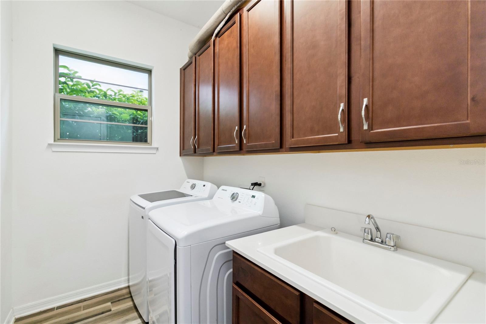 Image 17 of 50 For 10466 Siddington Drive