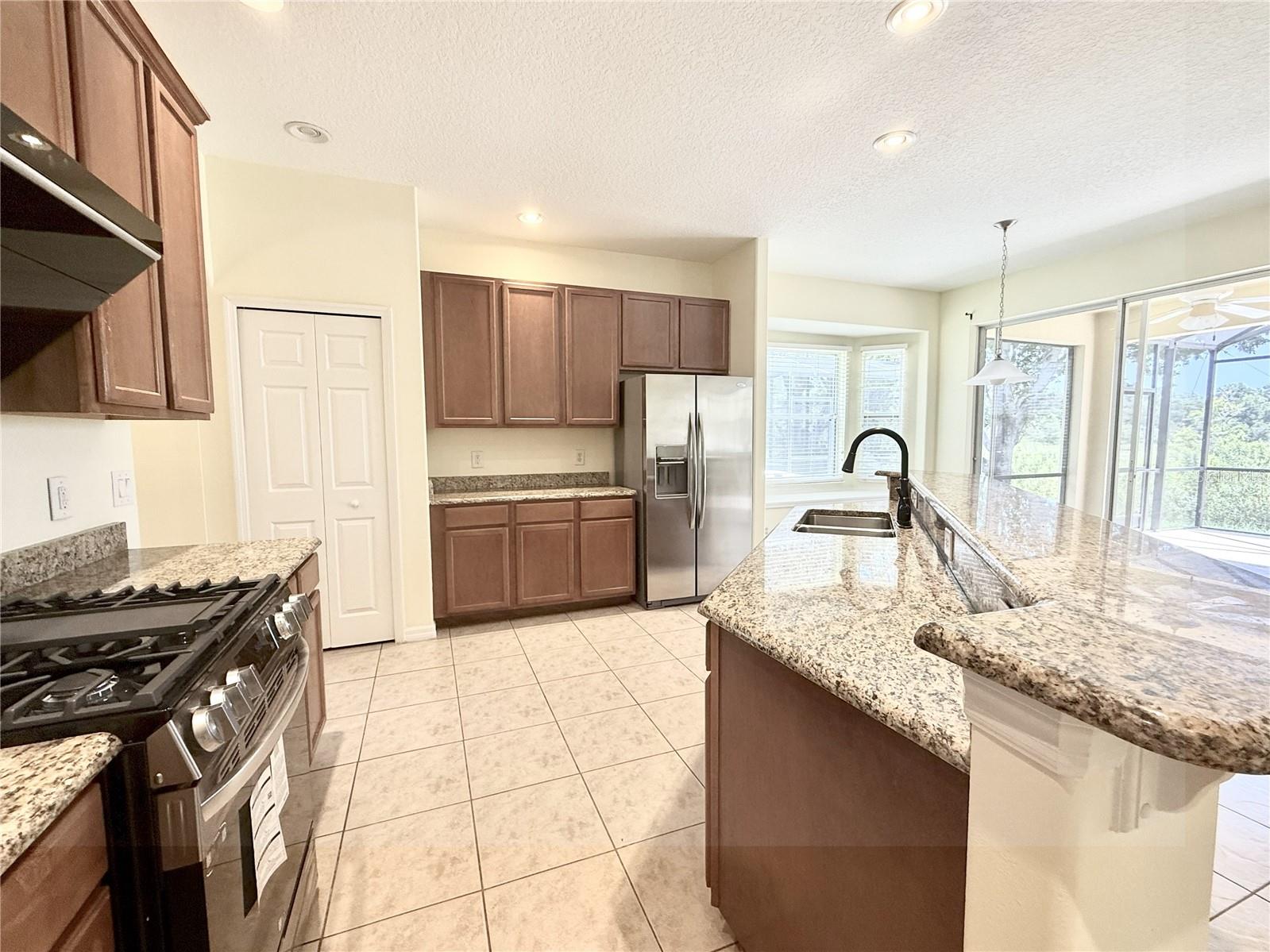 Image 10 of 33 For 8737 Leeland Archer Boulevard