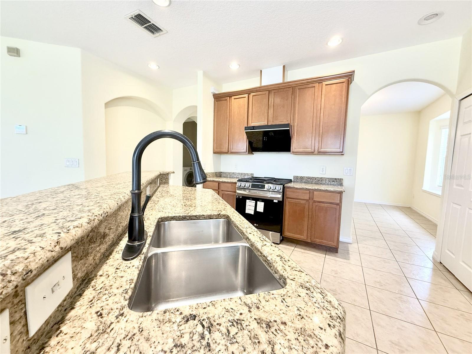 Image 11 of 33 For 8737 Leeland Archer Boulevard