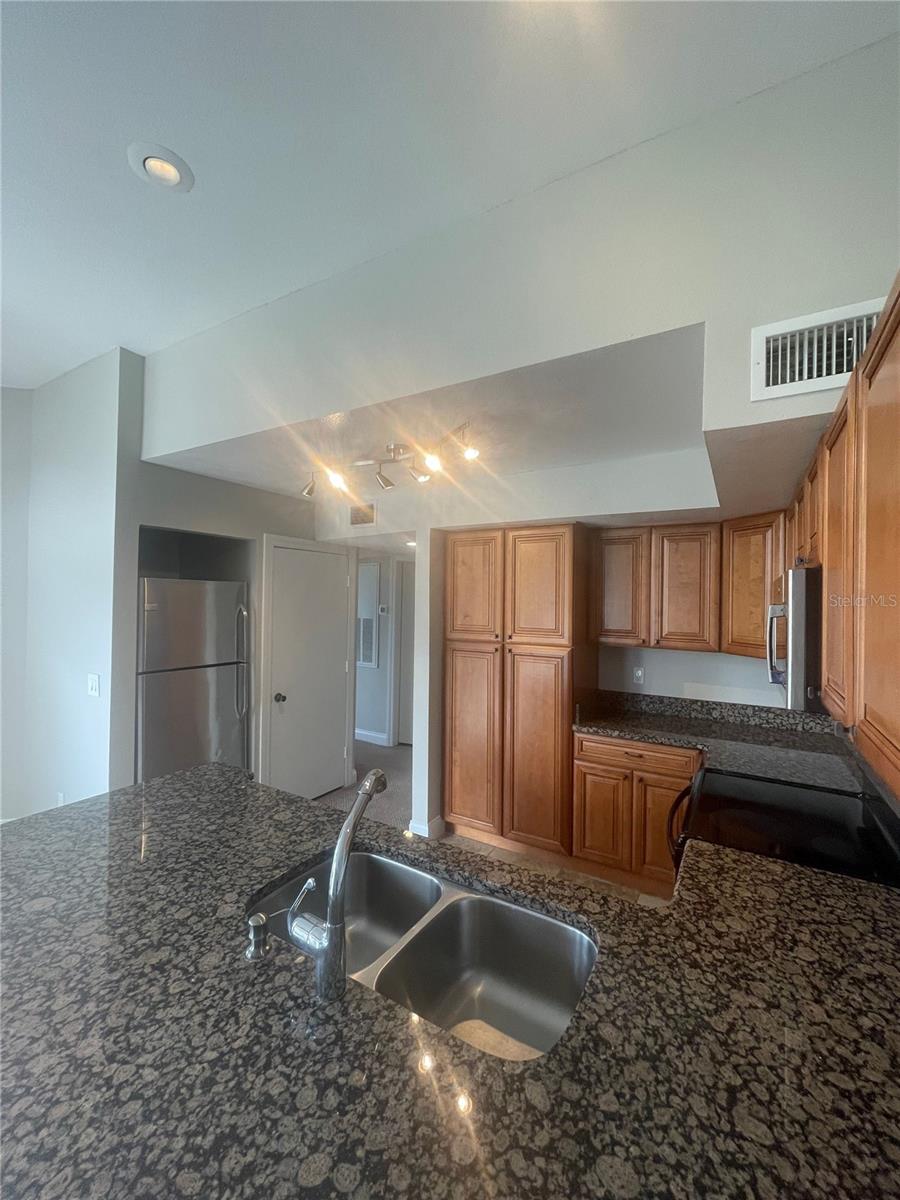 Image 3 of 18 For 7310 Westpointe Boulevard 633