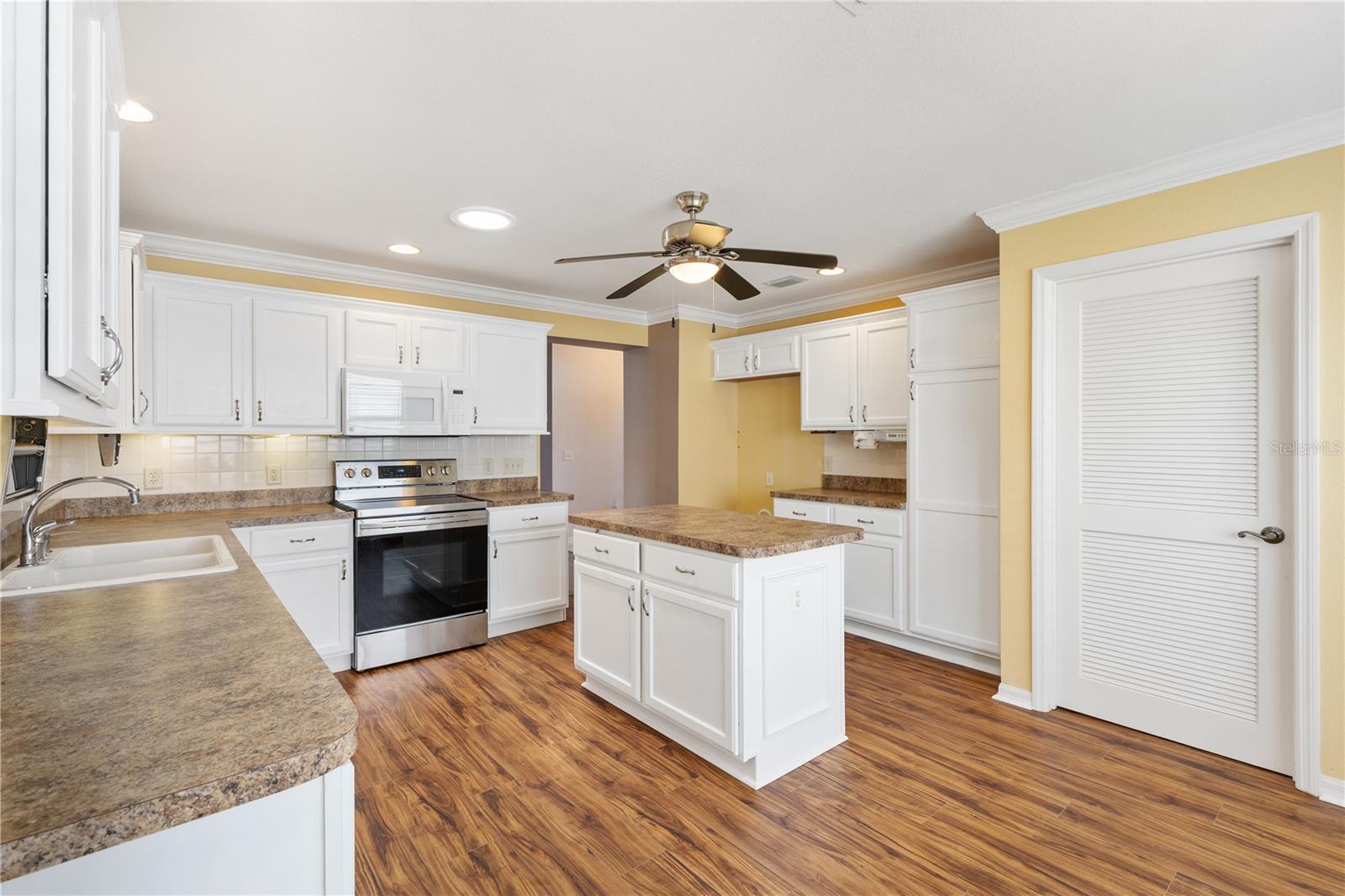 Image 13 of 34 For 17122 76th Creekside Circle