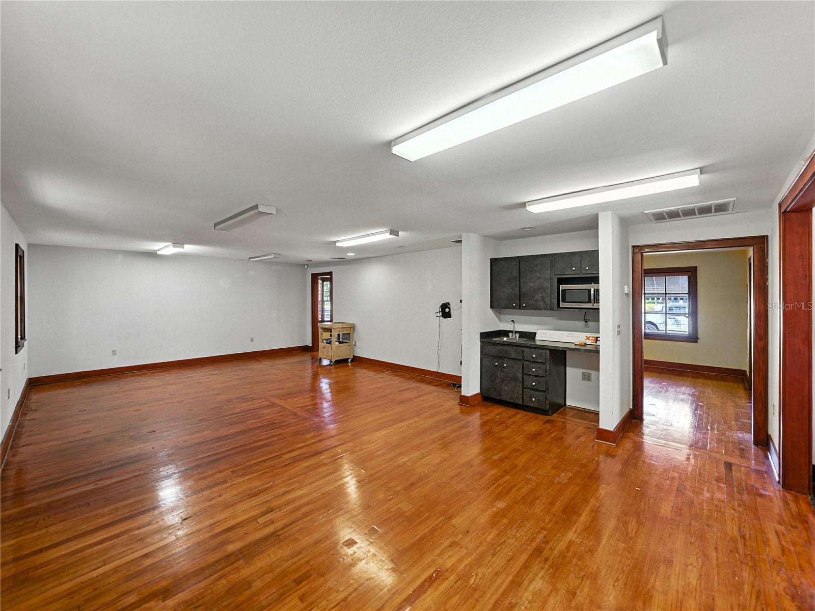 Image 10 of 13 For 208 Lake Avenue