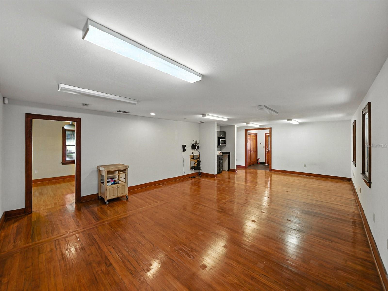 Image 11 of 13 For 208 Lake Avenue