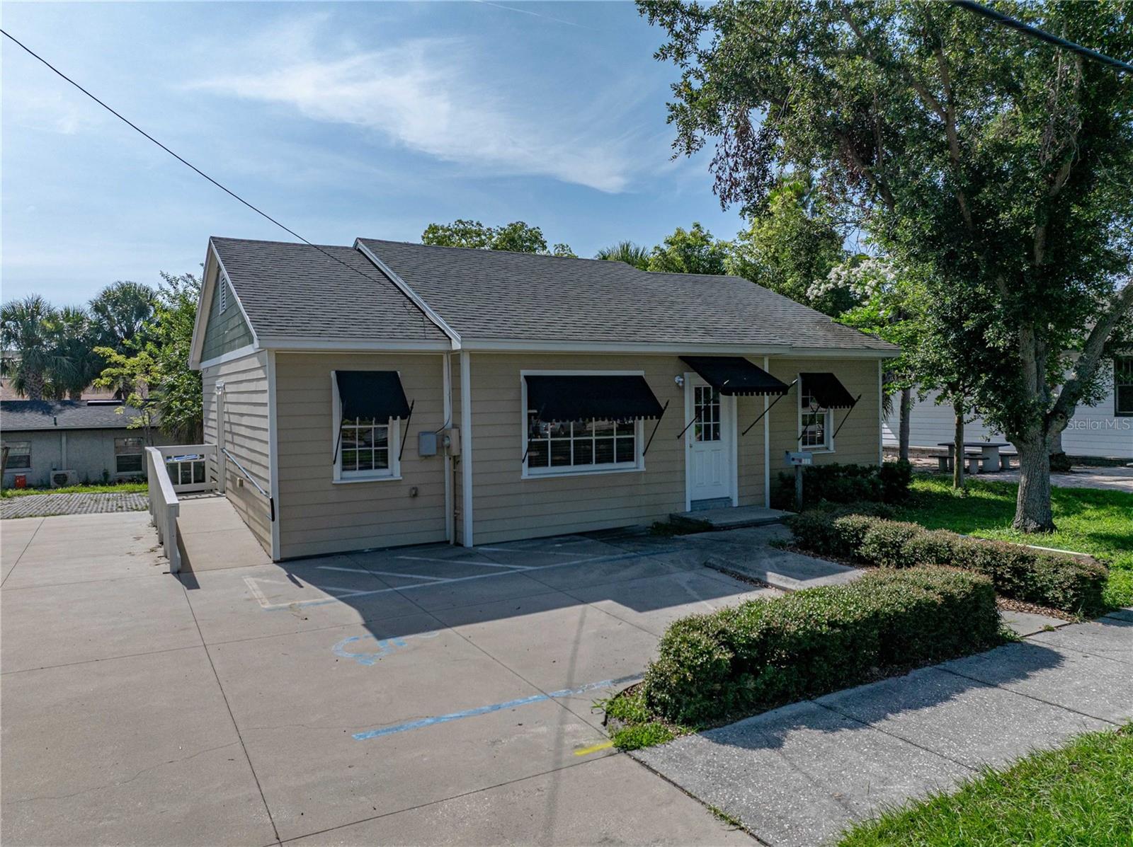 Image 2 of 13 For 208 Lake Avenue