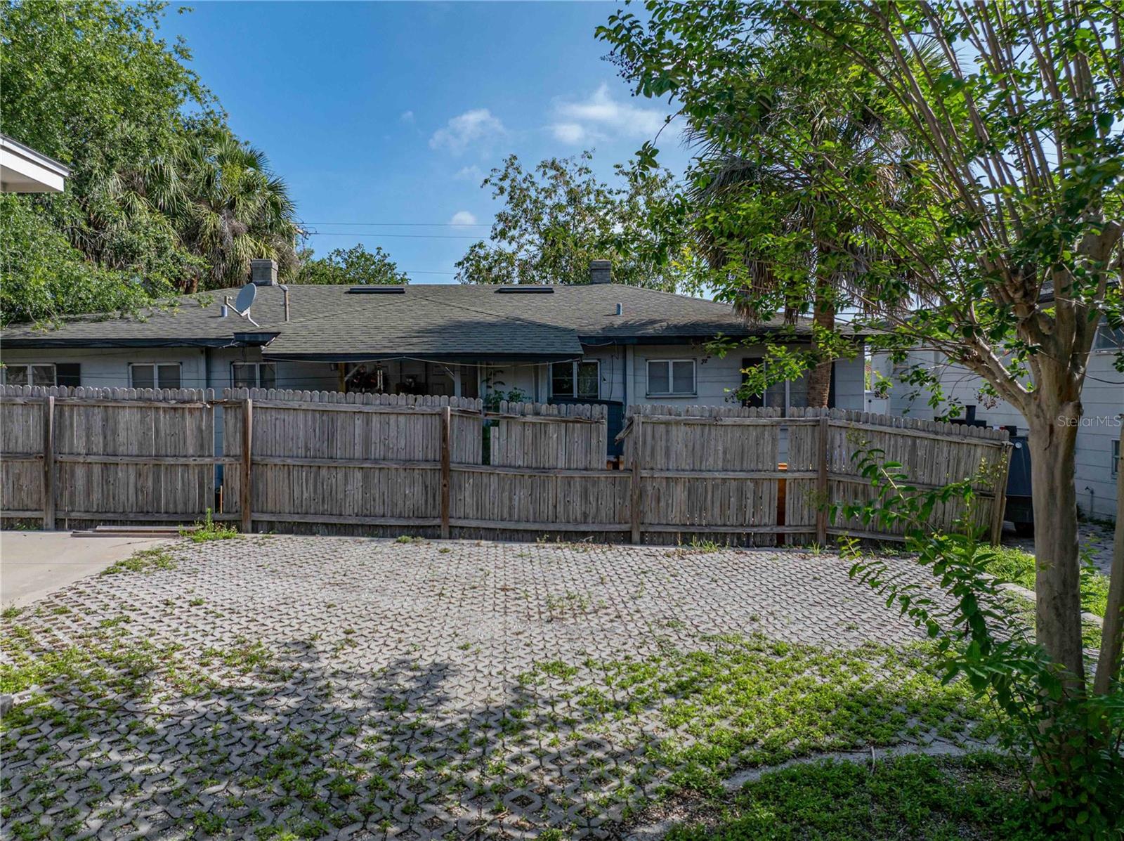 Image 6 of 13 For 208 Lake Avenue