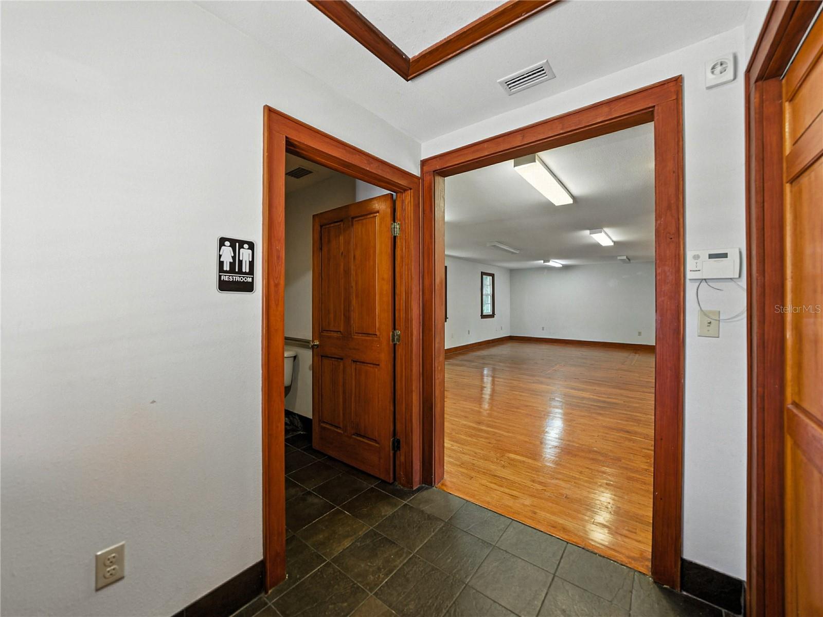 Image 9 of 13 For 208 Lake Avenue