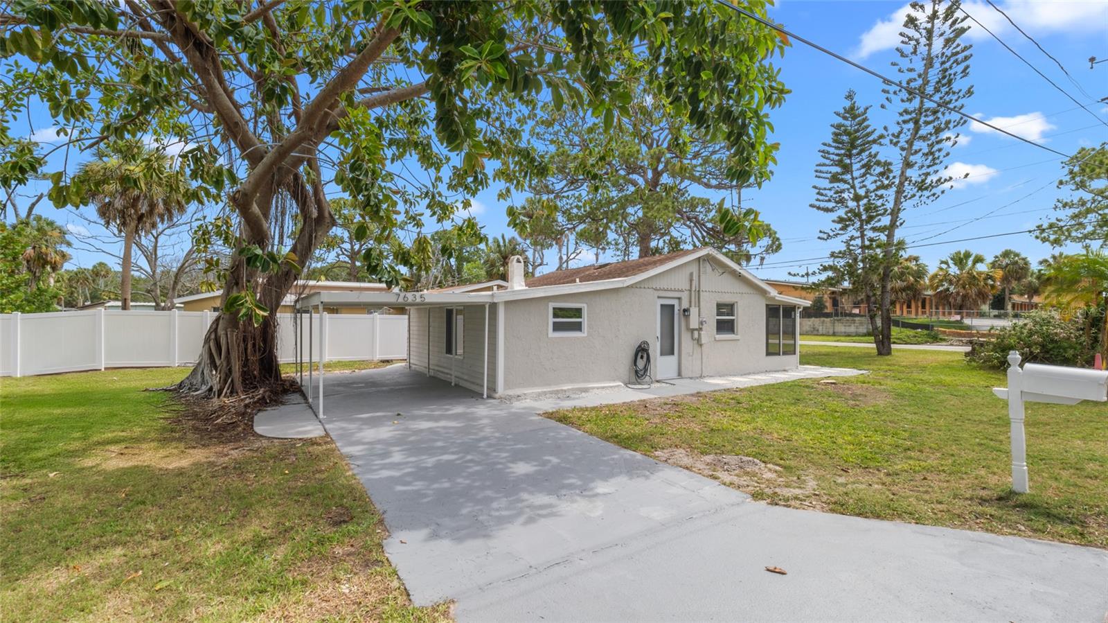 Listing photo id 10 for 7635 Pier Road
