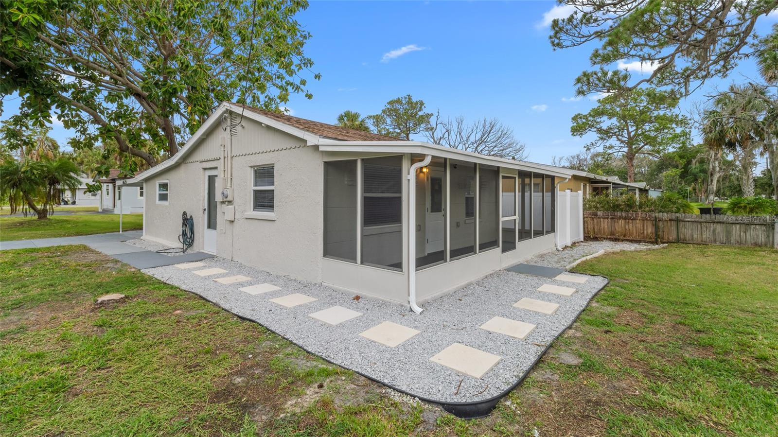 Listing photo id 12 for 7635 Pier Road
