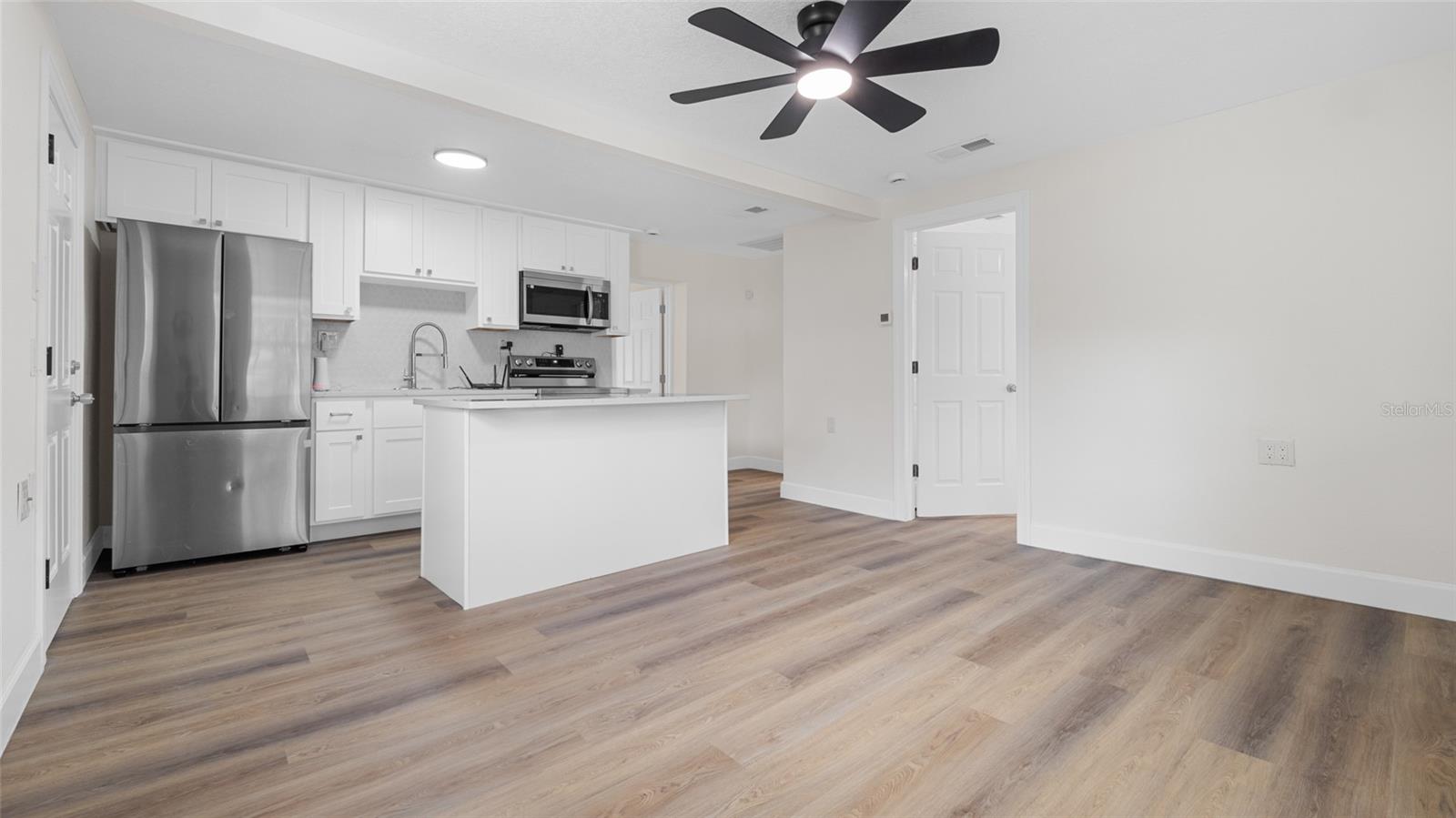 Listing photo id 13 for 7635 Pier Road