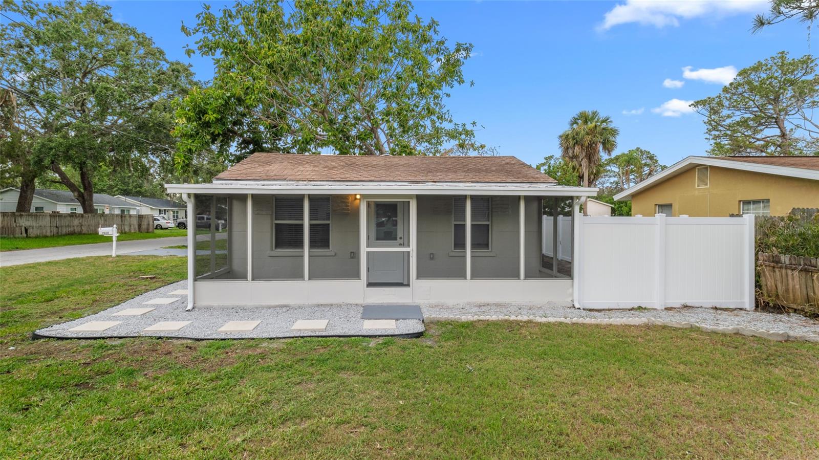 Listing photo id 0 for 7635 Pier Road