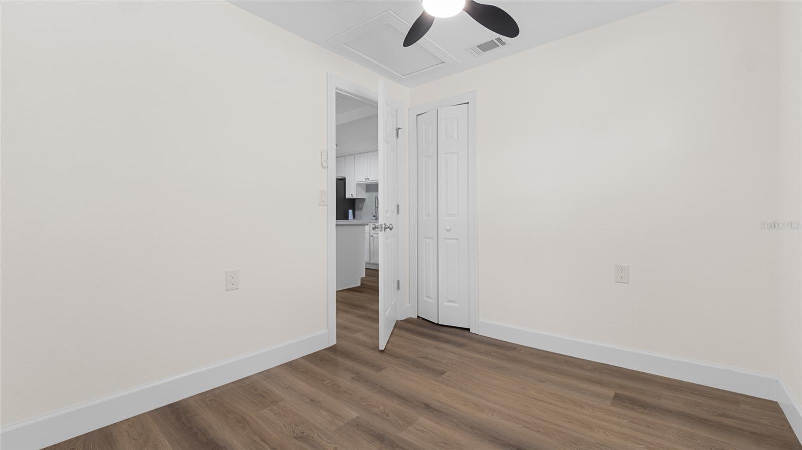 Listing photo id 7 for 7635 Pier Road