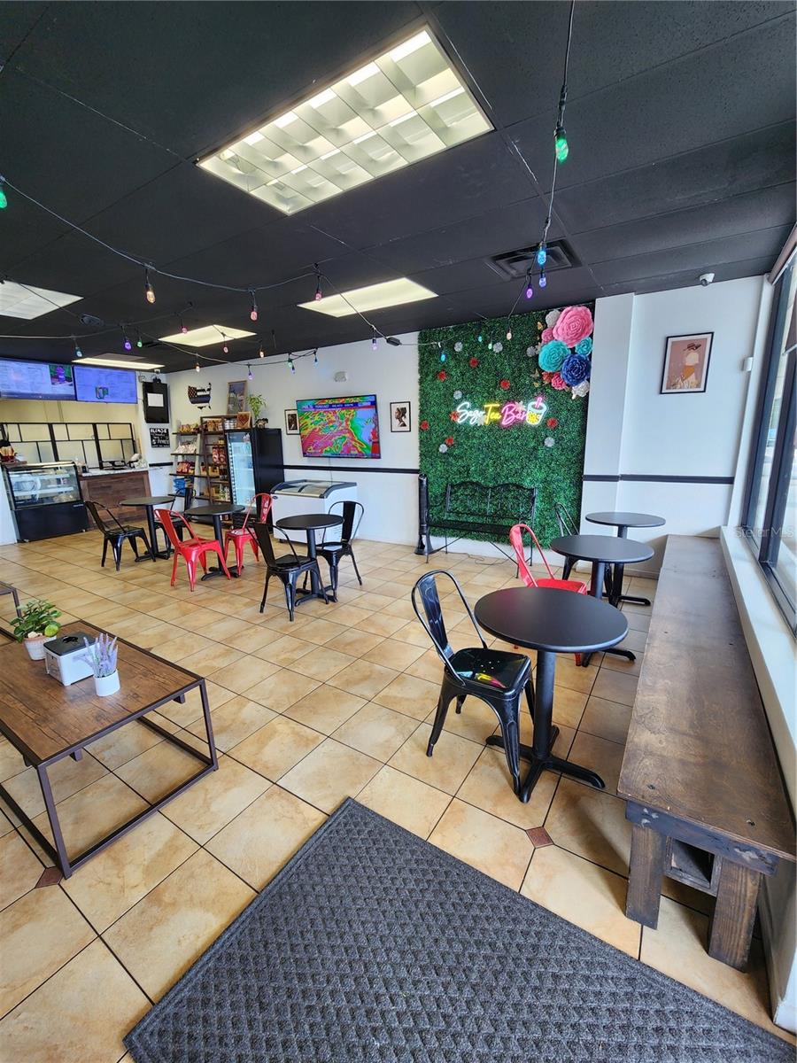 Image 3 of 6 For 452 Hunt Club Boulevard