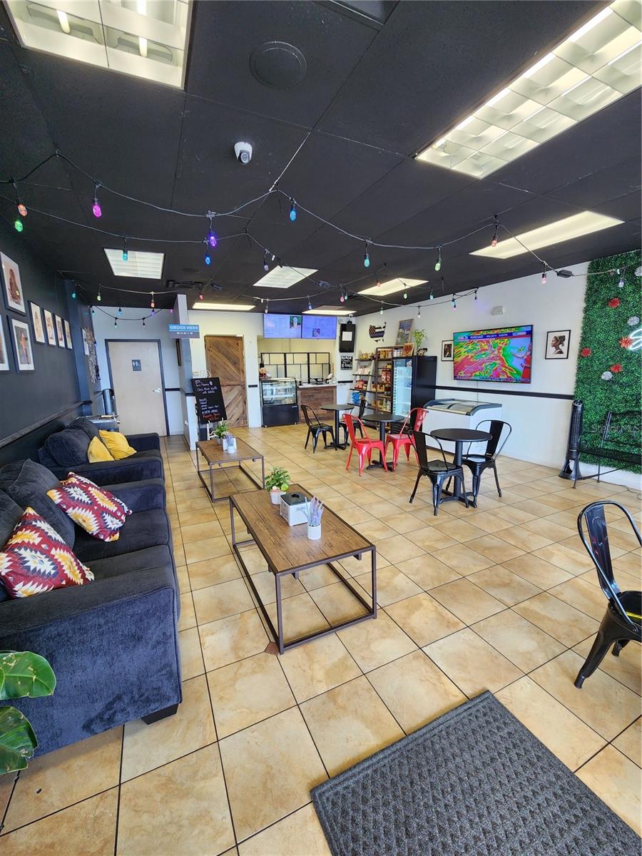 Image 4 of 6 For 452 Hunt Club Boulevard