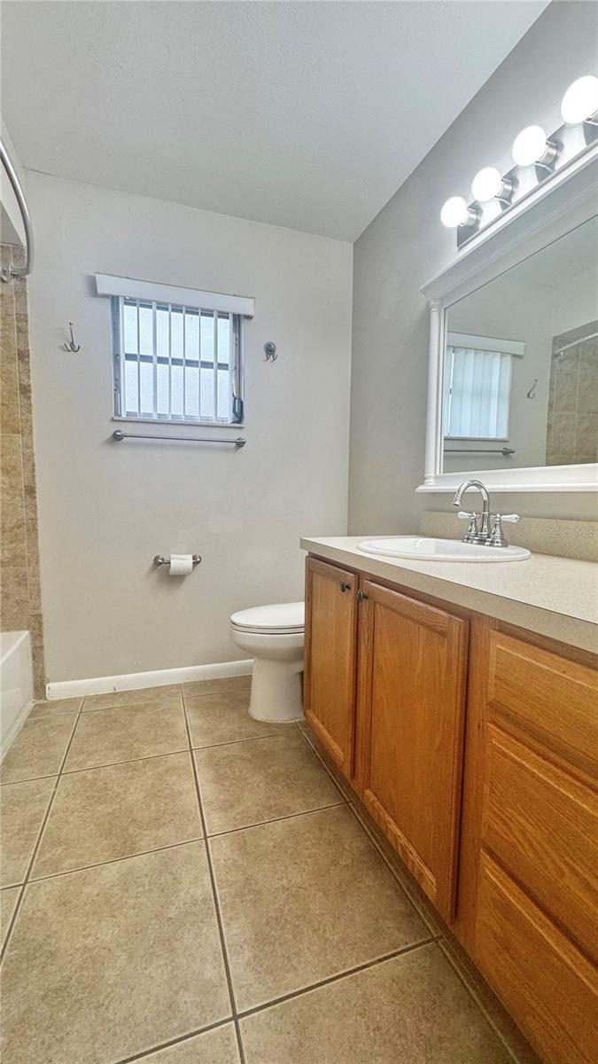 Image 10 of 13 For 2307 Lakeshore Boulevard 2309