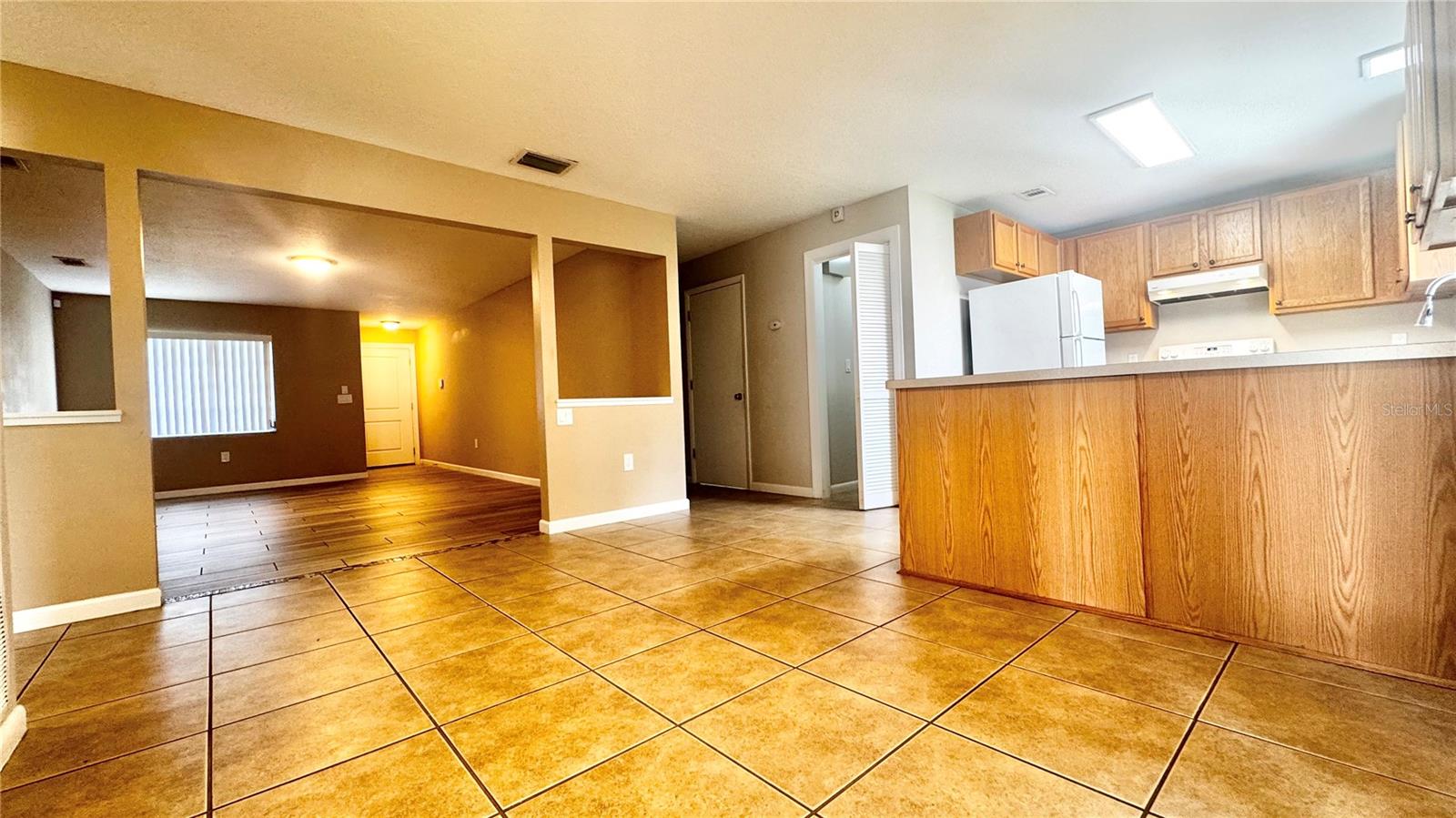 Image 6 of 13 For 2307 Lakeshore Boulevard 2309