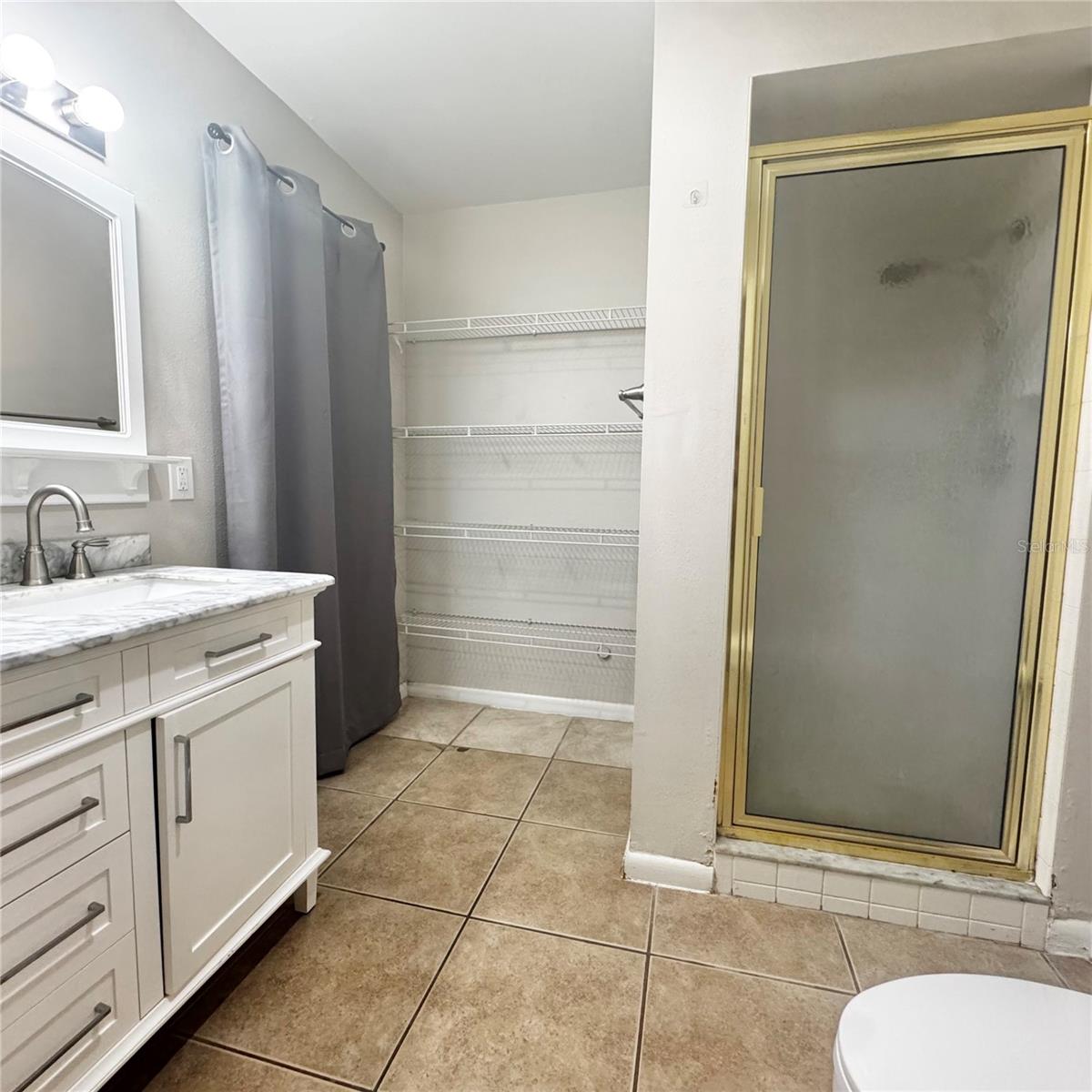 Image 7 of 13 For 2307 Lakeshore Boulevard 2309