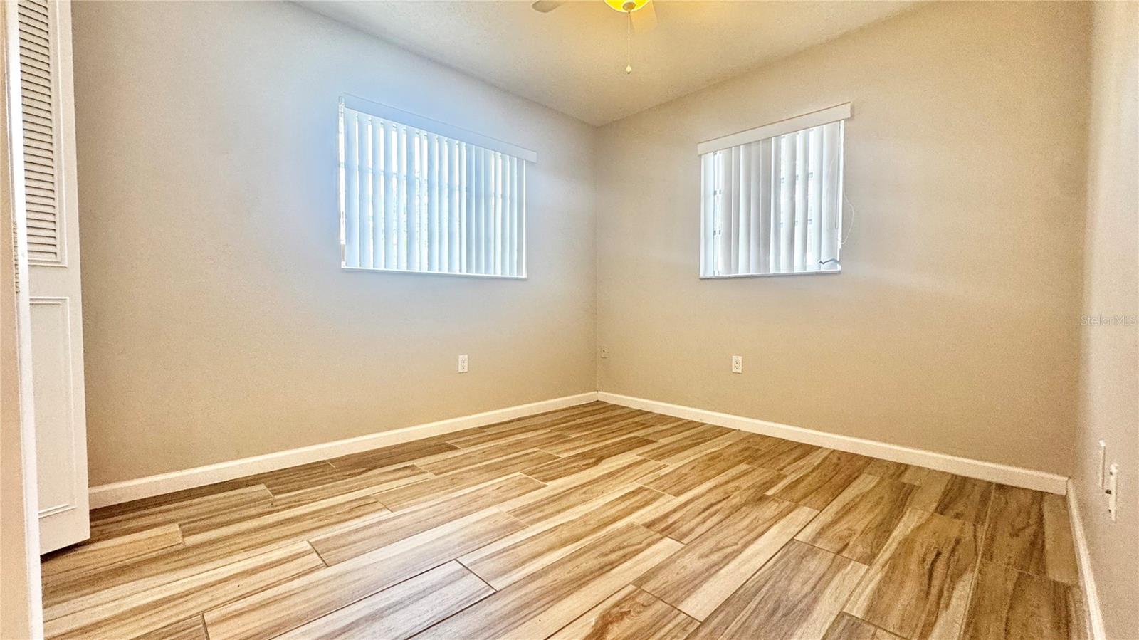 Image 8 of 13 For 2307 Lakeshore Boulevard 2309