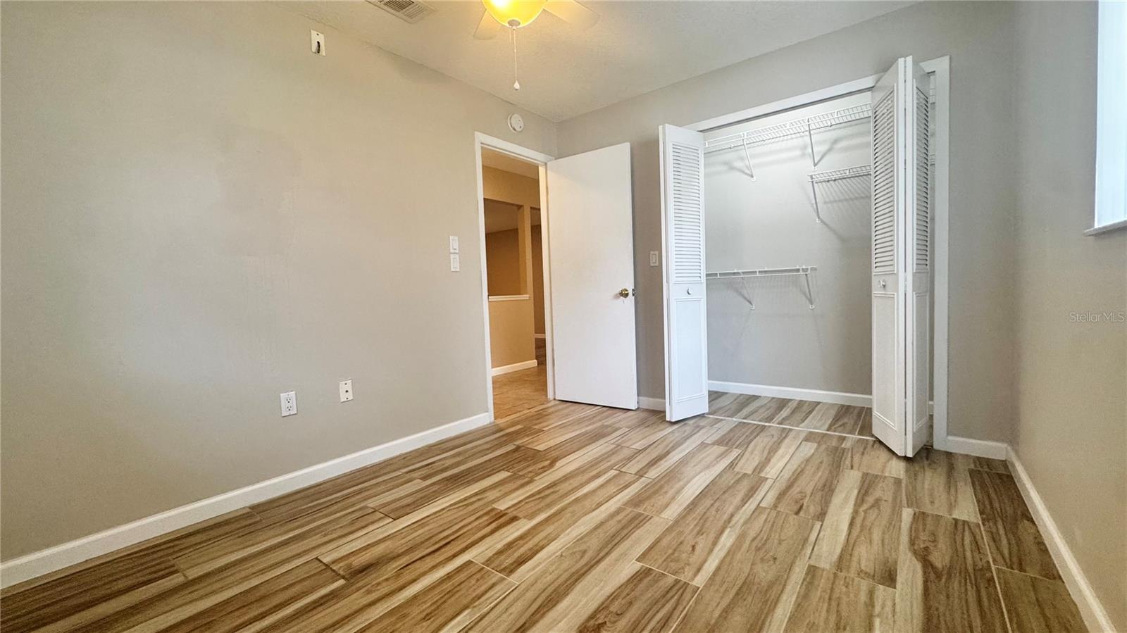 Image 9 of 13 For 2307 Lakeshore Boulevard 2309