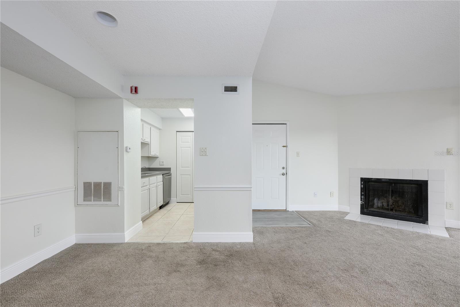 Image 10 of 33 For 3700 Idlebrook Circle 200