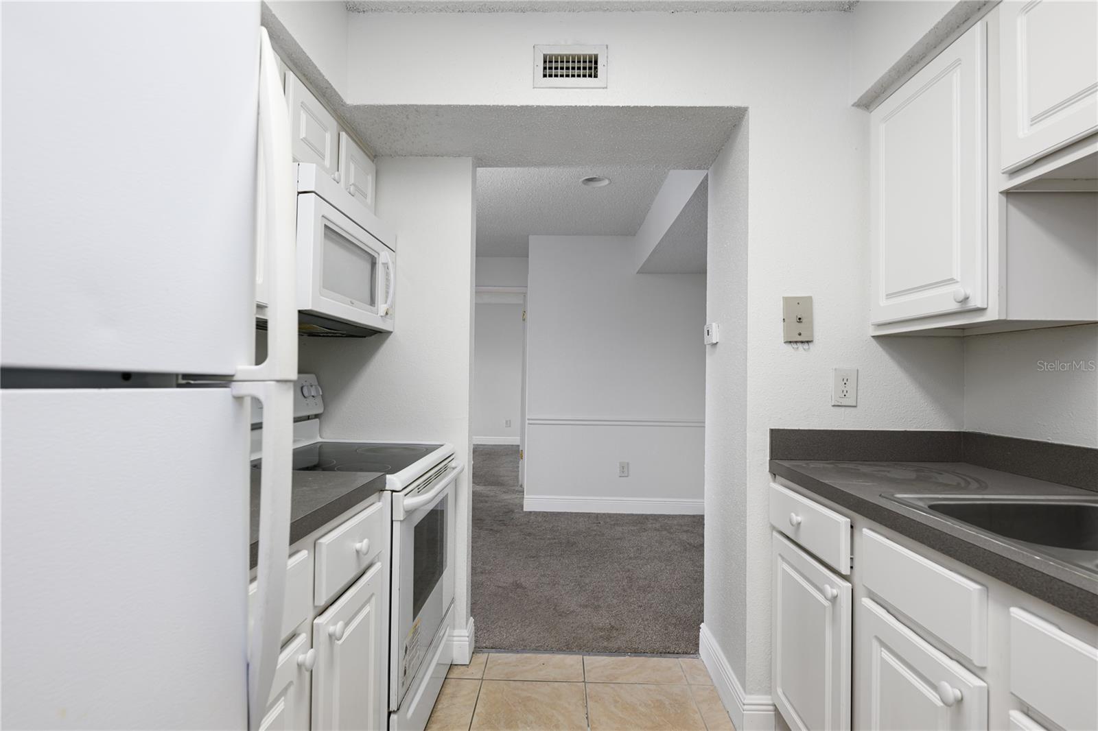 Image 15 of 33 For 3700 Idlebrook Circle 200