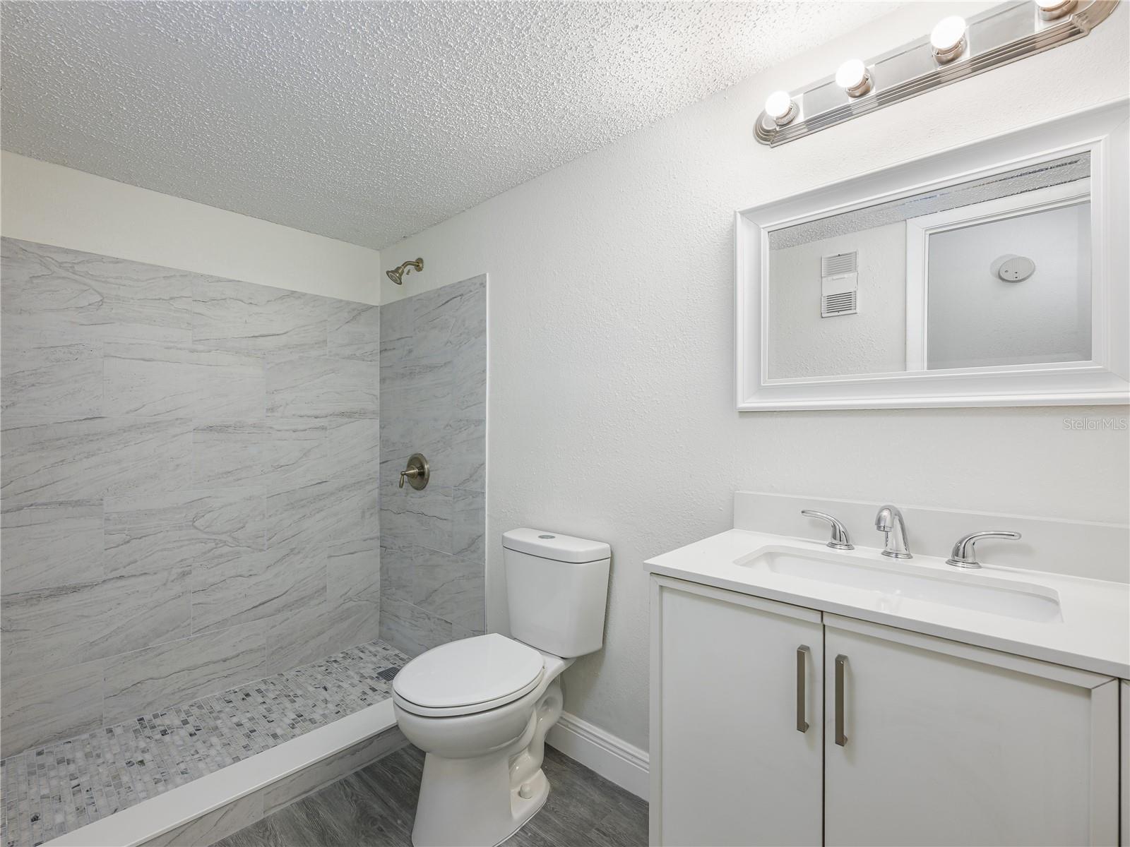 Image 20 of 33 For 3700 Idlebrook Circle 200