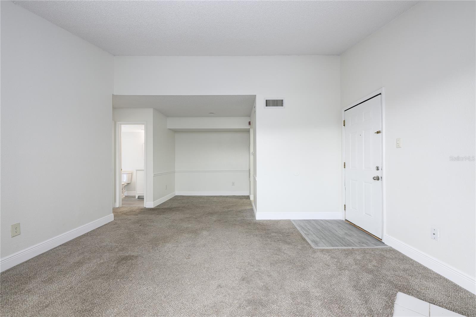 Image 9 of 33 For 3700 Idlebrook Circle 200