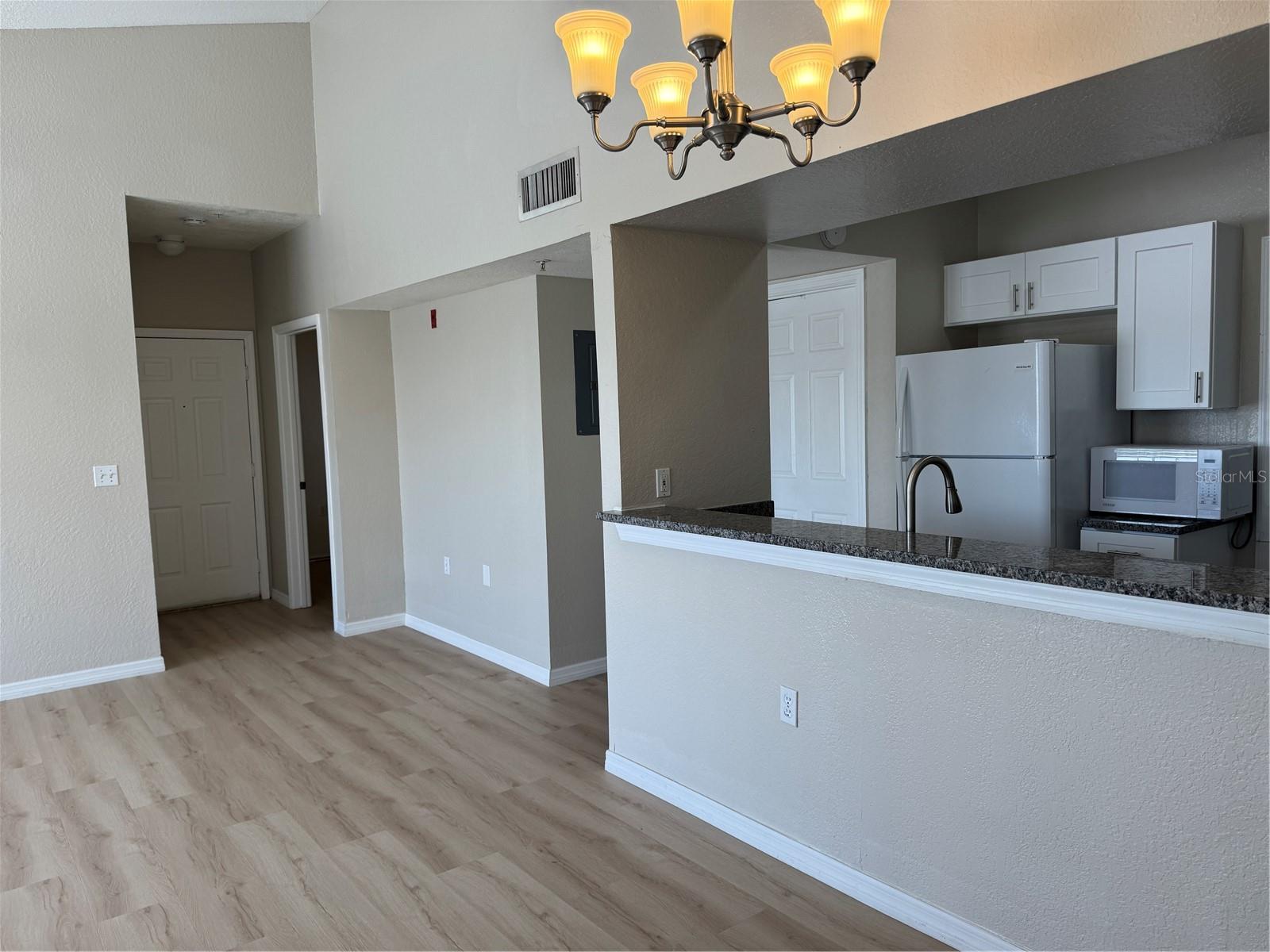 Image 2 of 15 For 2314 Midtown Terrace 1128