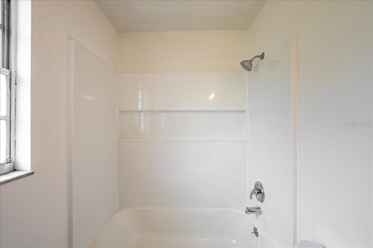 Image 13 of 41 For 711 Northwest Riverside Dr