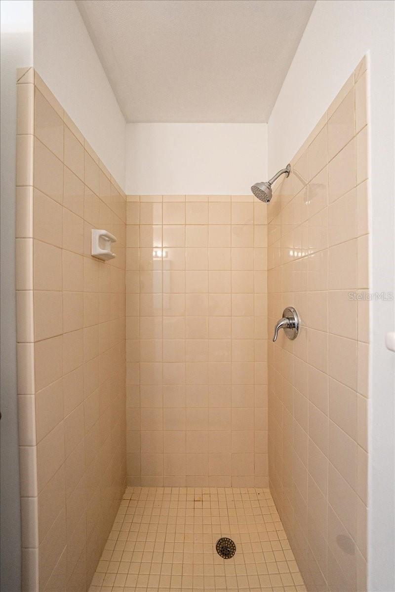 Image 17 of 41 For 711 Northwest Riverside Dr