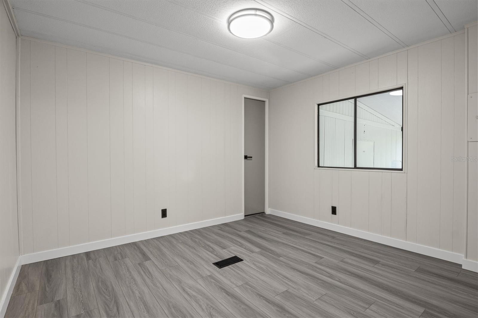 Image 18 of 28 For 403 Clearwater Avenue