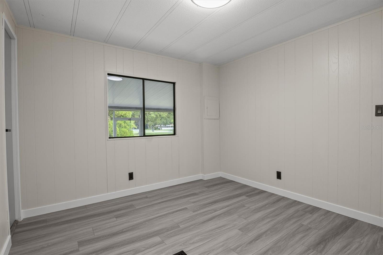 Image 19 of 28 For 403 Clearwater Avenue